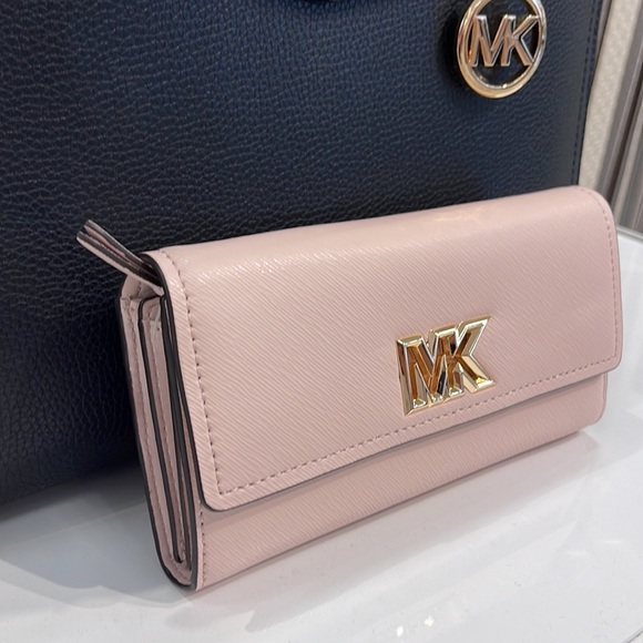 Michael Kors Mimi Large Saffiano Leather Bi-Fold Continental Wallet
Pawder Blush - Picture 11 of 16